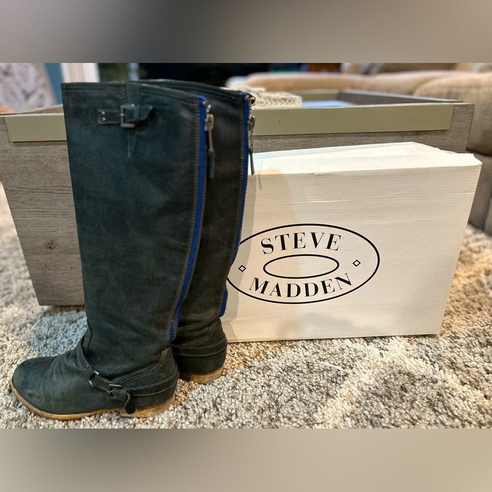 Steve Madden Roady Black leatherr boots with blue zipper trim